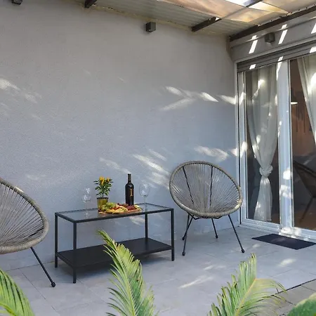 L&r Luxury Apartment- Free Parking