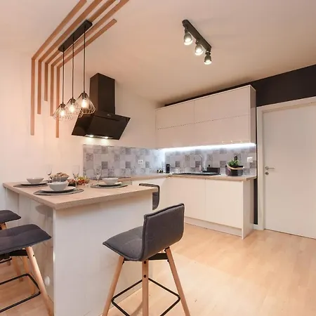 L&r Luxury Apartment- Free Parking דירה זאדאר