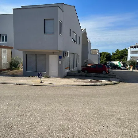 Апартаменты L&r Luxury Apartment- Free Parking