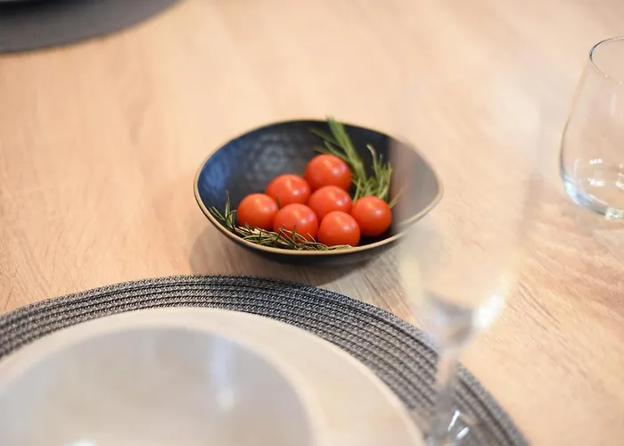 L&r Luxury Apartment- Free Parking شقة زادار