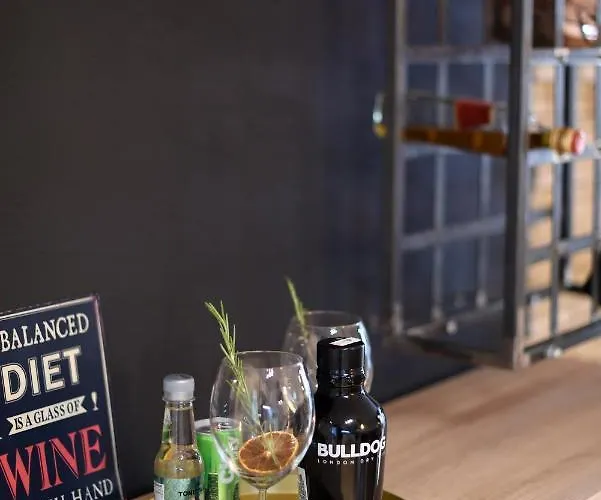 Апартаменты L&r Luxury Apartment- Free Parking