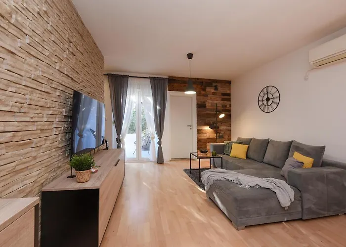 L&r Luxury Apartment- Free Parking