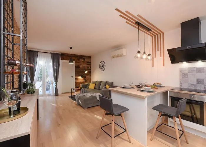 L&r Luxury Apartment- Free Parking زادار